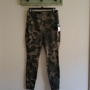 NWT Wild Fable camo legging